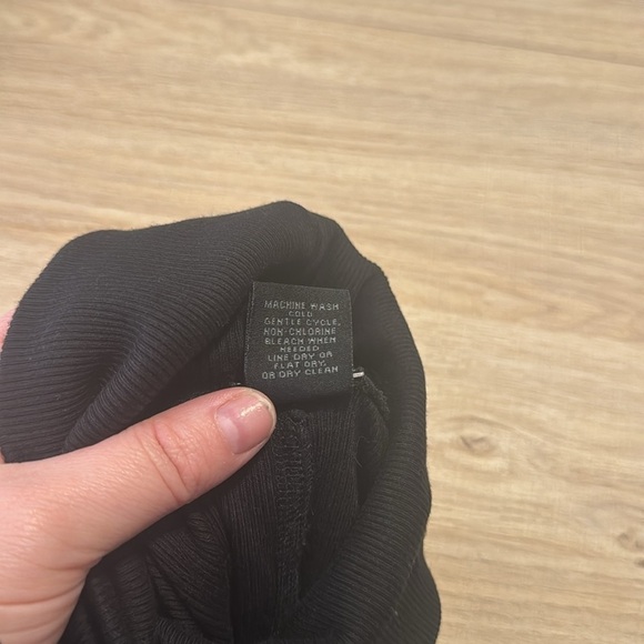 Women's Black Ribbed Soft Magaschoni Long Sleeve Turtleneck Size Med Lightweigt - Picture 6 of 7